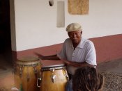 pouliční hudebník v Trinidatu